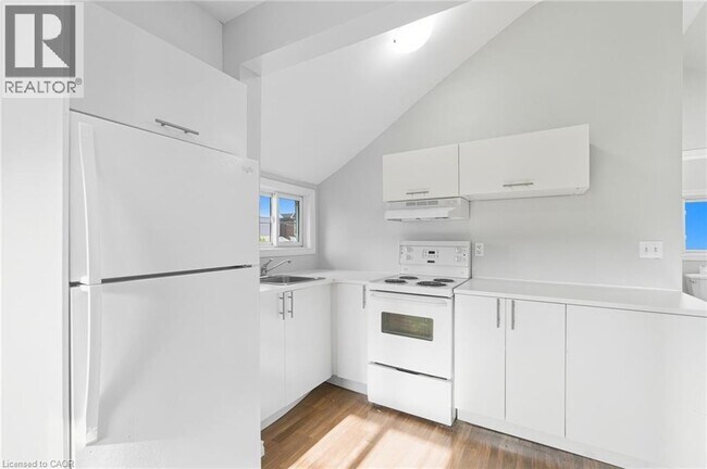 Photo - 2 Windsor St