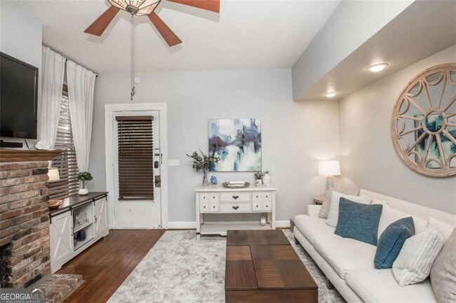 Photo - 952 Myrtle St NE