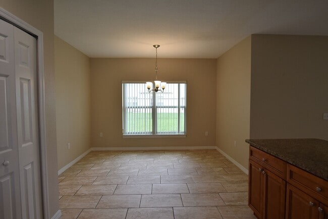 Photo - 527 Bristol Cir