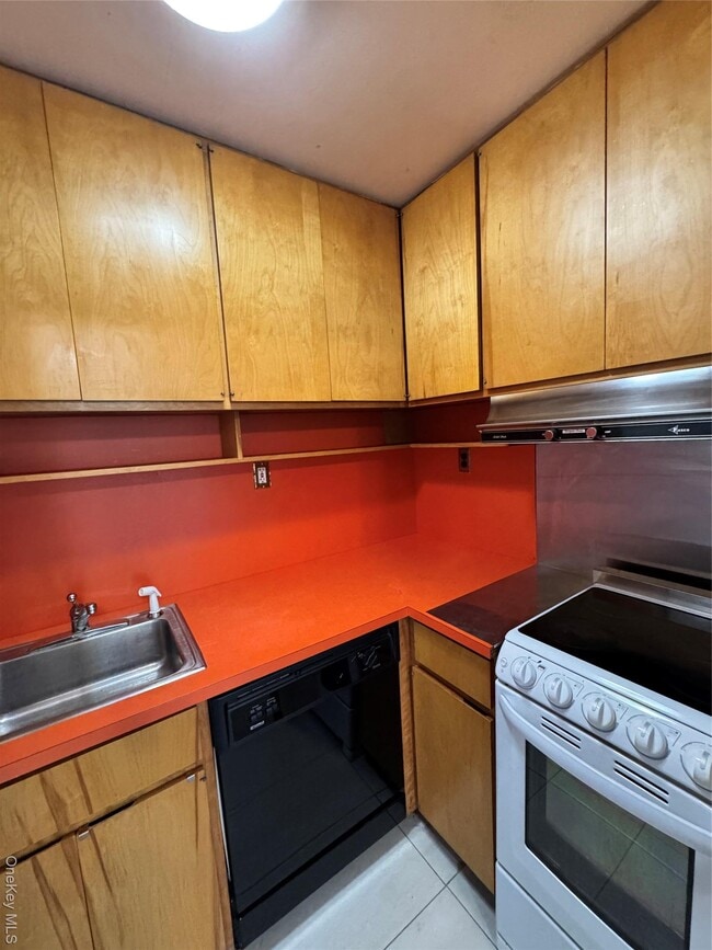 Photo - 84-88-88 E Main St