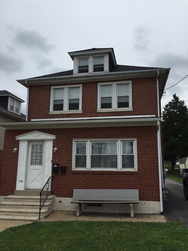 Building Photo - 108 W 6th Ave Unit 2ndFloor