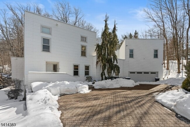 Building Photo - 2 Old Mill Rd