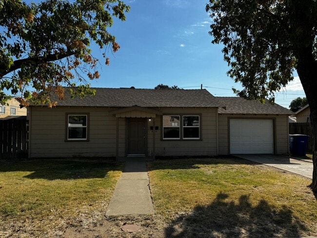 STOP BY, PEEK THROUGH THE WINDOWS AND EXPL... - STOP BY, PEEK THROUGH THE WINDOWS AND EXPL... Casa