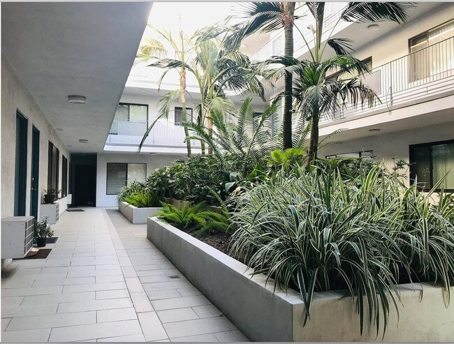 Photo - 1930 N Vermont Ave Unidad 209