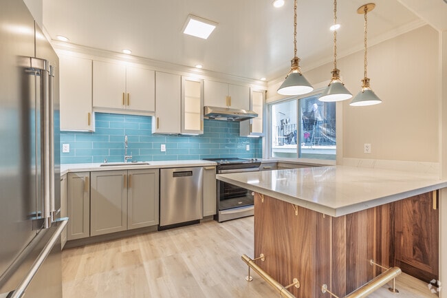 2BR, 1BA - 800SF - Kitchen - 412 Richmond Dr