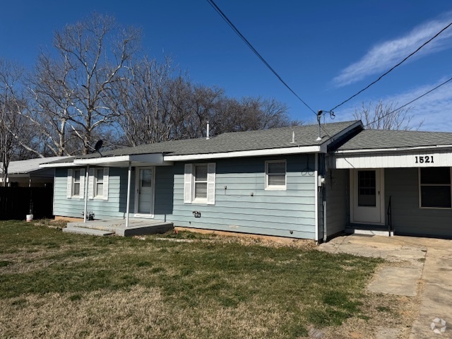 Building Photo - 1521 Groesbeck St Rental