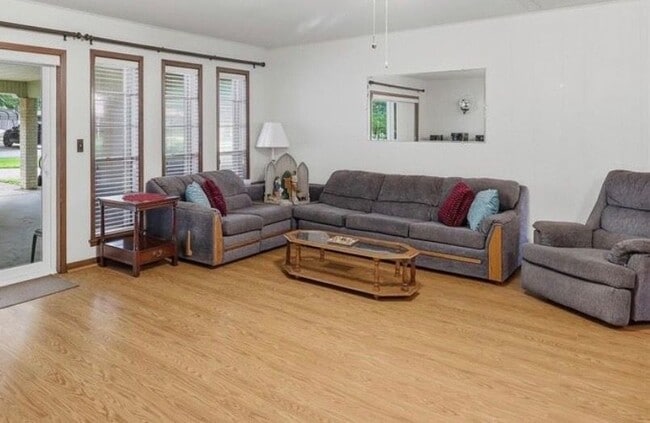 Photo - 1335 Kathy Ave