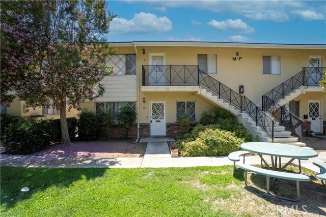 Building Photo - 534 Roosevelt Rd Unit M Rental