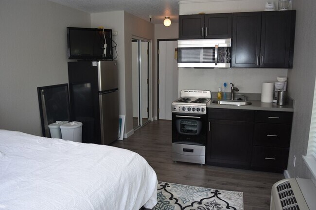 1940 Prospector Ave Unit 221