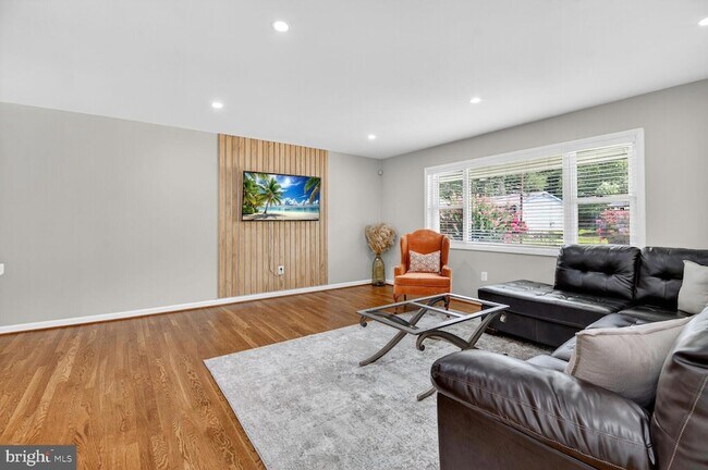 Photo - 6801 Trowbridge Pl