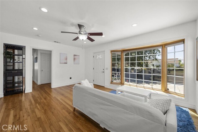 Photo - 7418 Farmdale Ave Casa