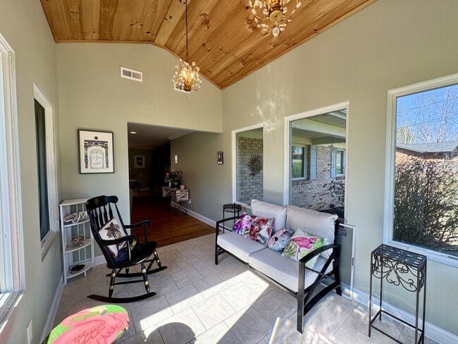 891 Leona Dr