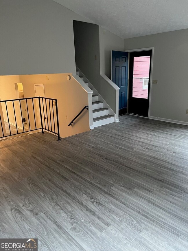 Photo - 1560 Pin Oak Ln SE