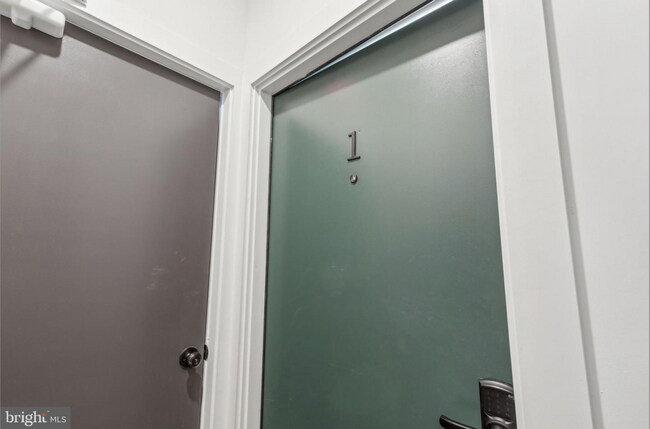 Building Photo - 415 W York St Unit 1