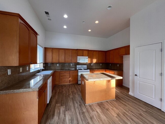 Photo - 4 bedroom Fernley Home.