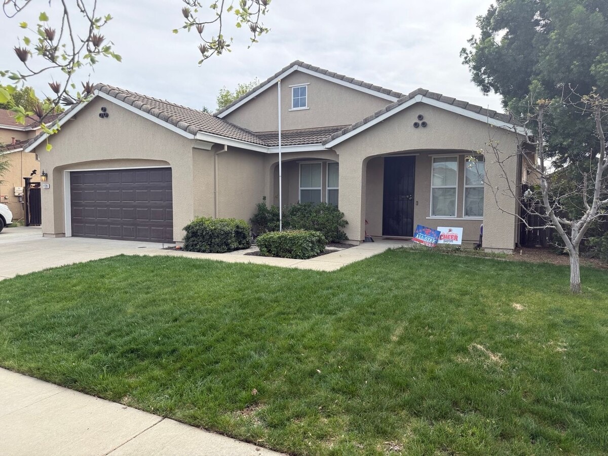 Photo - For Rent – Single-Story Home with Den + Large Backyard in Plumas Lake