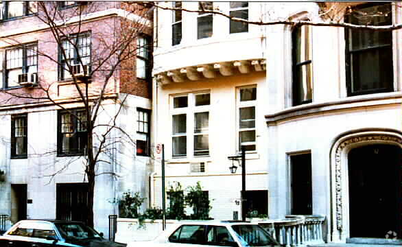 Photo - 53 E 64th St