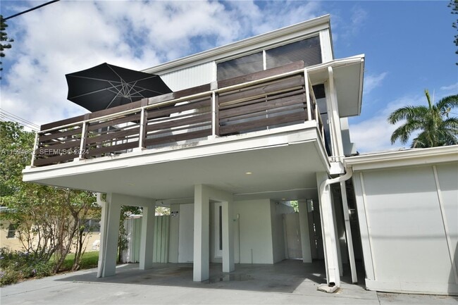 Photo - 250 SE Park St