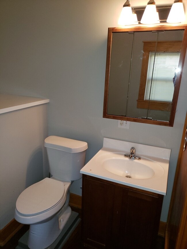 Photo - Spacious 2-level apartment with 1 bedroom and 2 full baths located in Kansas City, MO.