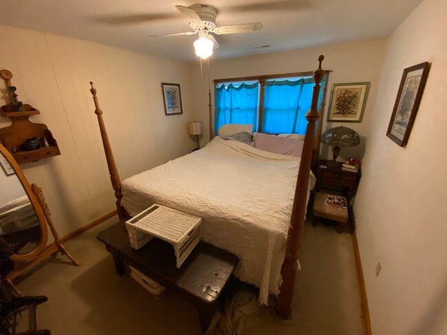 bedroom 1 - 1005 Montgomery St Unit A