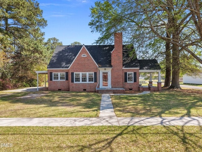 Building Photo - 302 W Main St