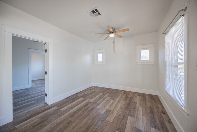 Photo - 831 N 10th St