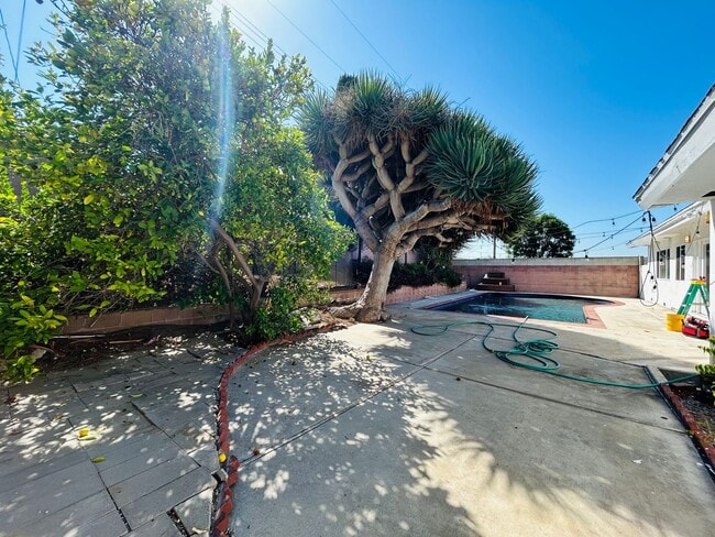 Photo - 5320 S Holt Ave