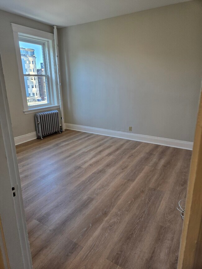 Photo - 1112 Boylston St