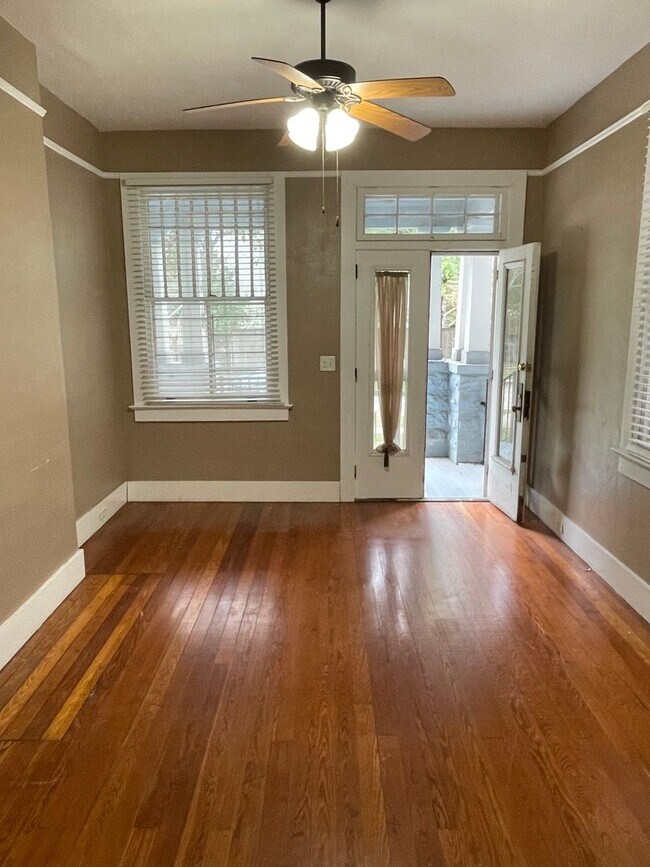 Photo - Huge 2BD/2.5BA Uptown, with a Yard, Central Air/Heat, and W/D in Unit