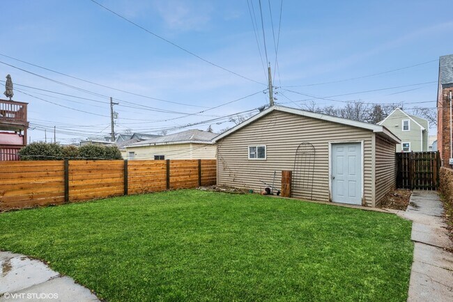 Photo - 3535 W School St Unidad 2