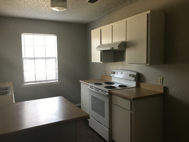 Photo - 3/2 with fenced yard