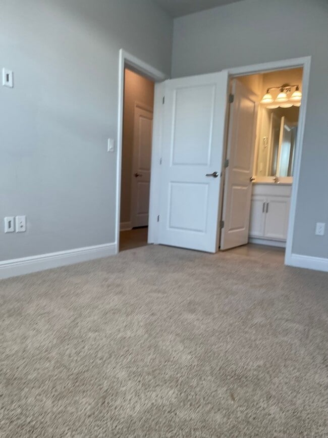 Photo - Annual Unfurnished 3 Bedroom, 3.5 Bathroom...