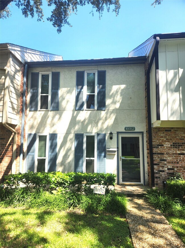 Building Photo - 10352 Longmont Dr Unit 46/3 Rental
