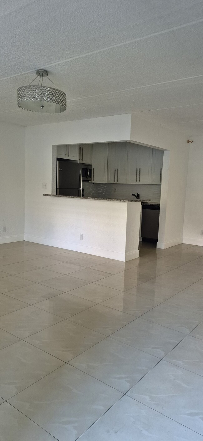 Building Photo - 2100 Springdale Blvd Unit Y112