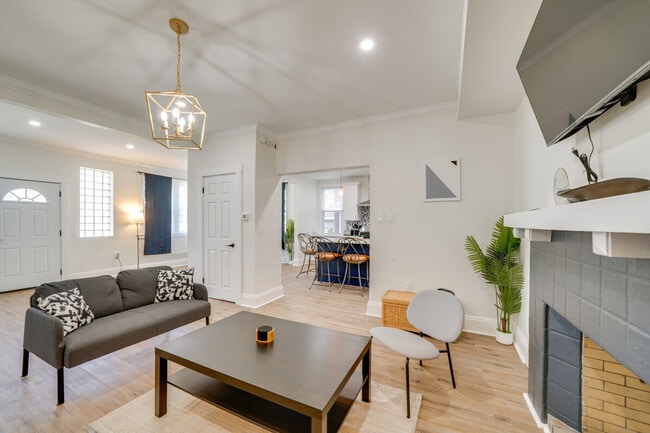 Photo - 2633 Broadway Ave Unit ID1385991P