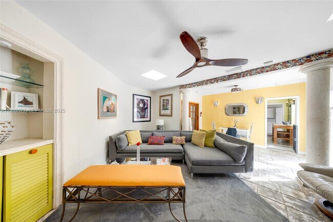 Photo - 1840 Tigertail Ave