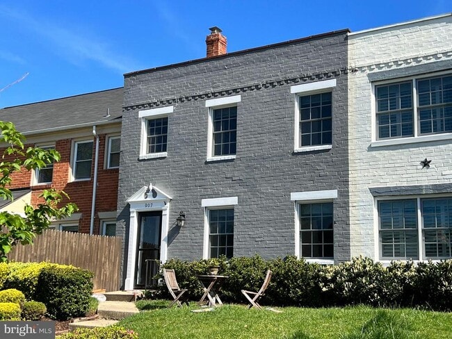 Building Photo - 907 Green St Rental
