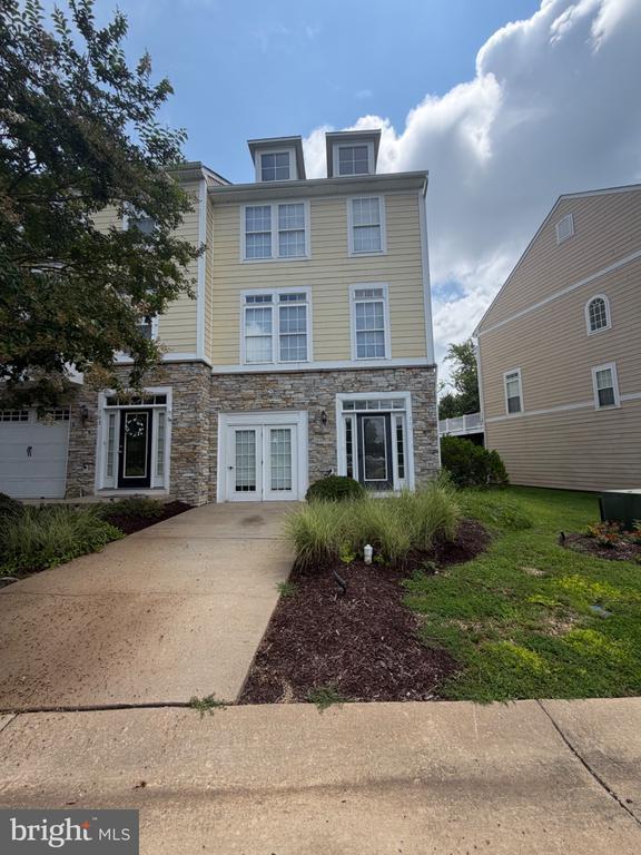 Photo - 701 Monroe Point Dr