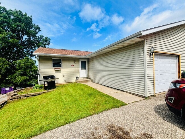 Building Photo - 1825-1837 Sunset Lane Rental