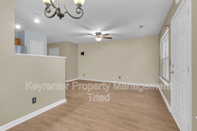 Photo - 3111 Alder Way