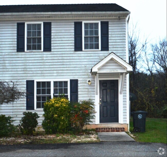 Building Photo - 441-B Three Creeks Court Rental