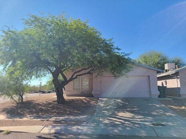 Photo - Beautiful 3 bedroom with a den - 2 bathroom