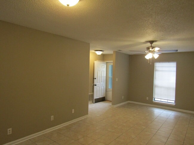 Photo - 255 Garden Cir