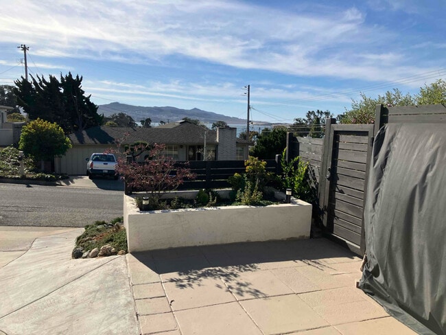 Photo - 705 Center Ct