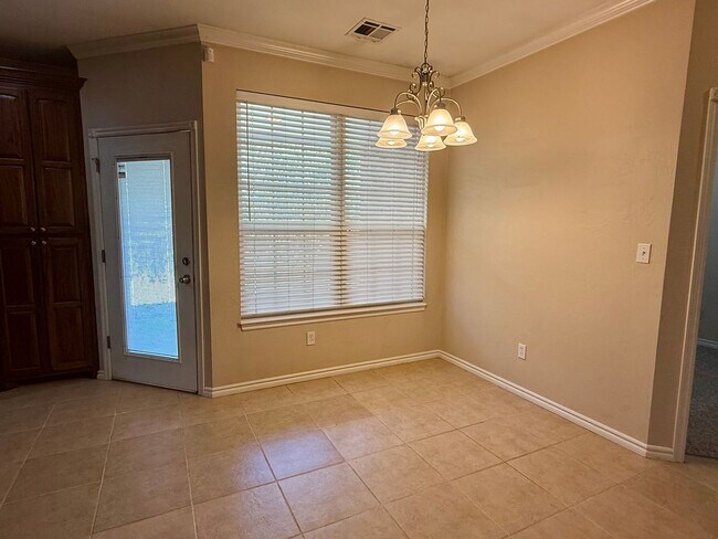 Photo - Beautiful Home in Surrey West of Yukon wit...