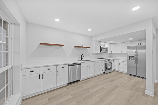 Building Photo - 14333 Memorial Dr Unit 56