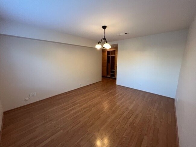 Photo - Large 2 Story: 5 Bedroom 5 Bath Pool Home With Family Room,