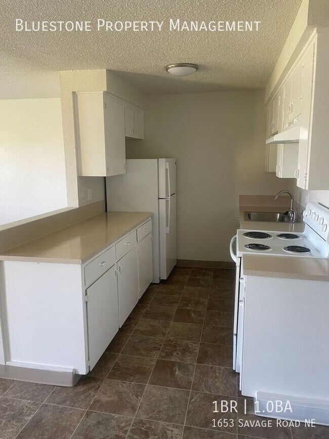 Photo - 1653 Savage Rd NE