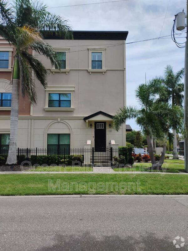 Building Photo - 3421 W Horatio St Rental