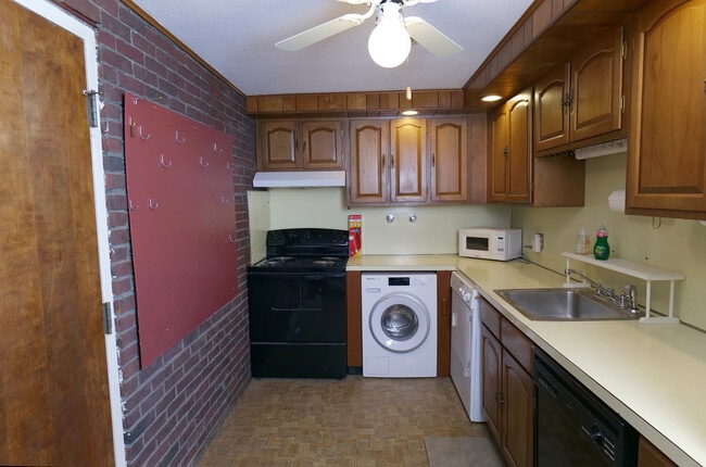 Estufa nueva, lavadora. - 159 Concord Ave Unidad 4B